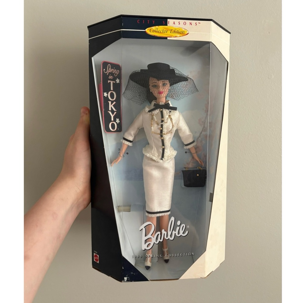 1998 City Seasons Collector Edition Spring in Tokyo Mattel Barbie Doll